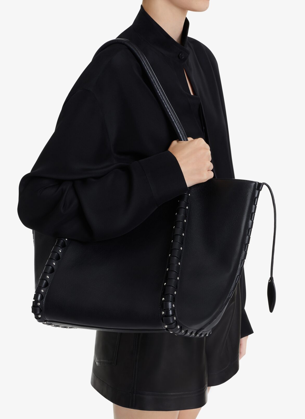 MEDIUM HINGE LEATHER BAG ALAÏA BLACK MEDIUM HINGE LEATHER BAG